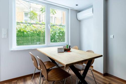 Cute Private Garden 2BD2Bath Quaint Home! #366 - image 8