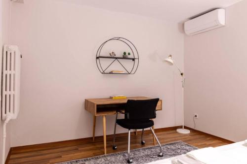 Cute Private Garden 2BD2Bath Quaint Home! #366 - image 5