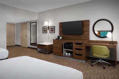 2 queen beds