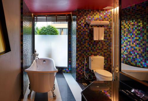 room detail thumbnail 2