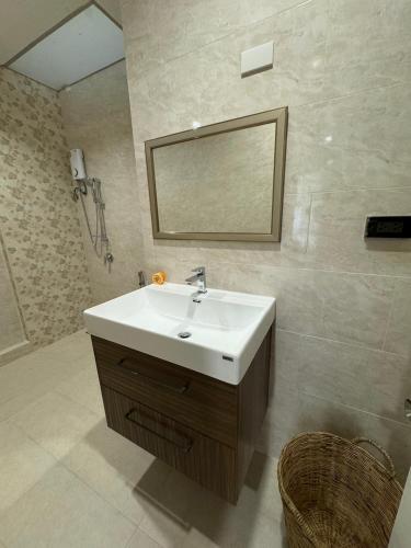 EM HOME Sukhumvit Bangkok - near Terminal 21 EM District Malls BTS and MRT Lines - image 3
