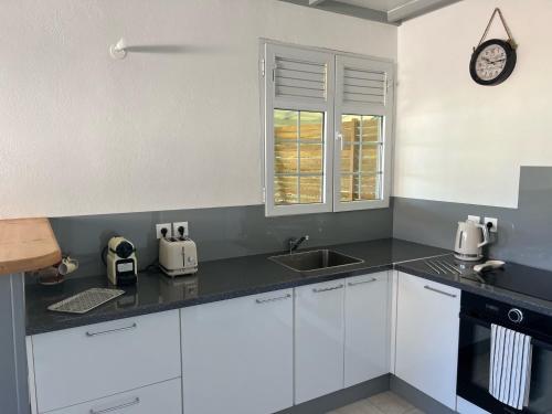 Kitchen, VILLAS O SOLEIL in Duzer