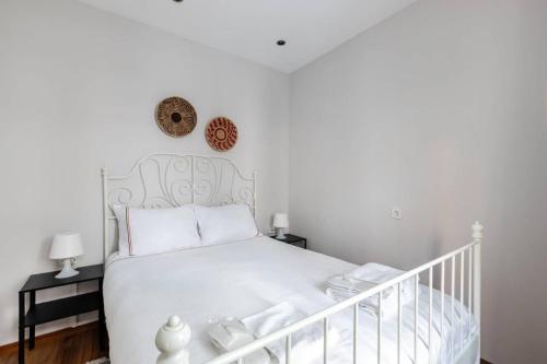 Charming Bright 4BD2Bath Balcony Central Pad #368 - main image
