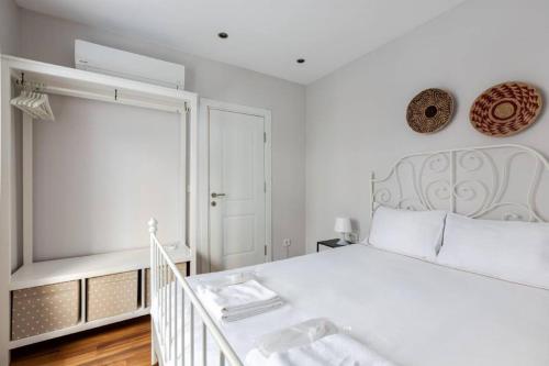Charming Bright 4BD2Bath Balcony Central Pad #368 - image 10