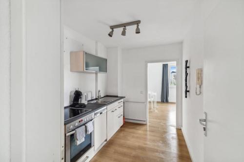 Kitchen, RO02 Work & Stay in Darmstadt! in Arheilgen