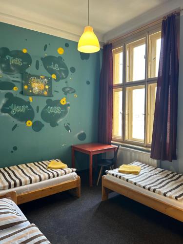 room detail thumbnail 1