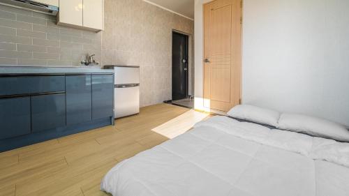 1 futon bed