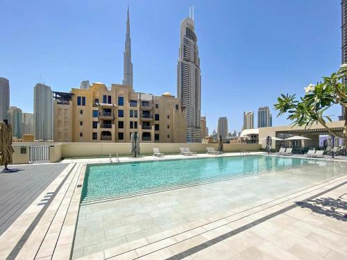 Luxury Burj Royale Burj Khalifa & Fountain view - image 9