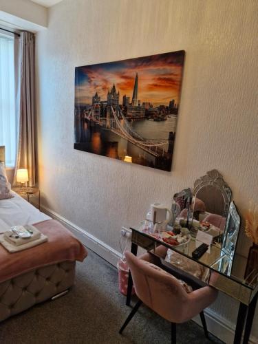 Double Room with Private Bathroom image 7