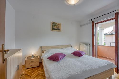 Apartment image 8