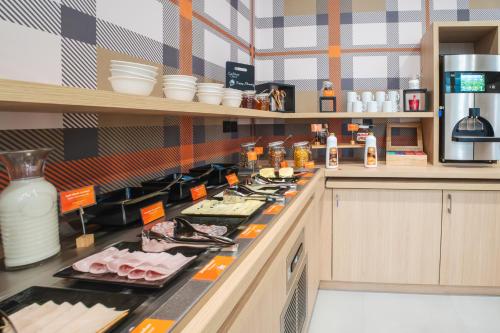 Food and beverages, easyHotel Marseille Euromed in District 03