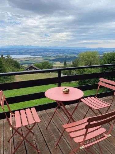 Chalet avec vue panoramique alpes et lac in Mauborget, Schweiz