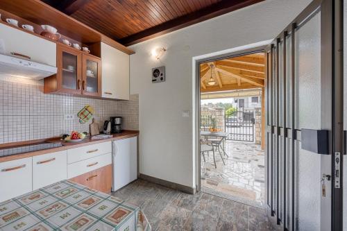 Apartments Folo - image 11