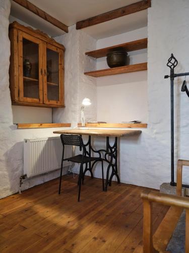 Historic Apartment with Private Garden in Old Town, Tallinn (photo 4)