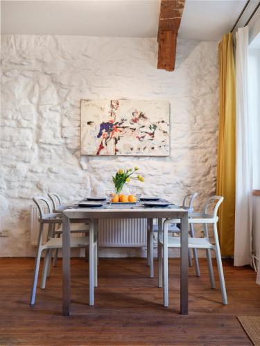 Historic Apartment with Private Garden in Old Town, Tallinn (photo 8)