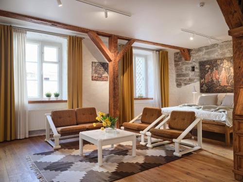 Historic Apartment with Private Garden in Old Town, Tallinn (photo 10)