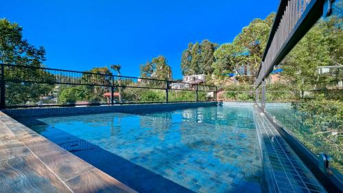 View, Oak Ray La Ella Breeze in Ella