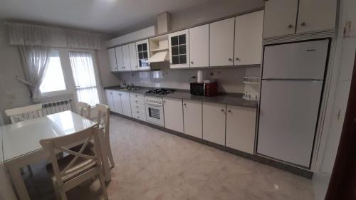 Cocina, dpCristal Sarria Centro in Sarria