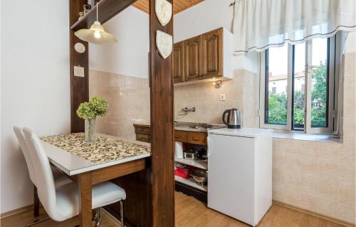 кухня, Nice Apartment In Omisalj With Wifi in Омішаль