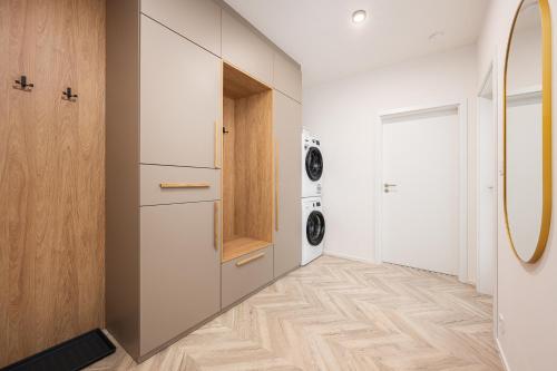 Studio with Balcony image 10