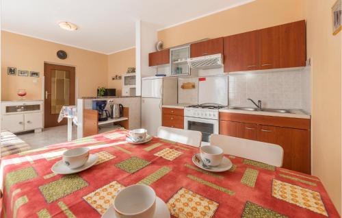 Cozy Home In Labin With Kitchen