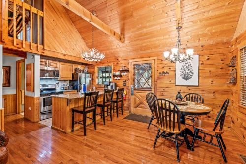 Kitchen, Whispering Pines- Hot Tub- Pool Table- Pet Friendly- EV Charger in Pigeon Forge (TN)
