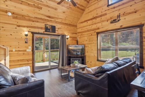 Hidden Bear Cabin in Starkeytown, USA