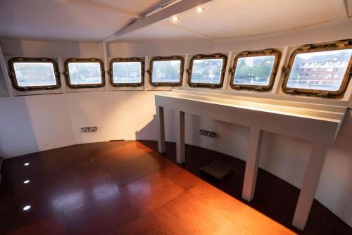 Stunning 130ft Classic Yacht, Manchester (fotografie 9)