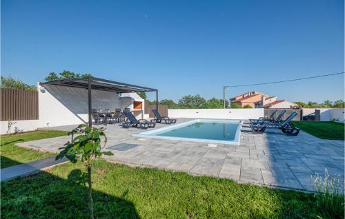 Lovely Apartment In Prkos · Prkos
