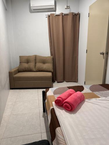 Comfy Staycation IV near Century-old Barcelona Church and Ruins