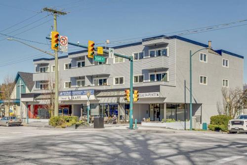 Newly Renovated Port Moody Condo