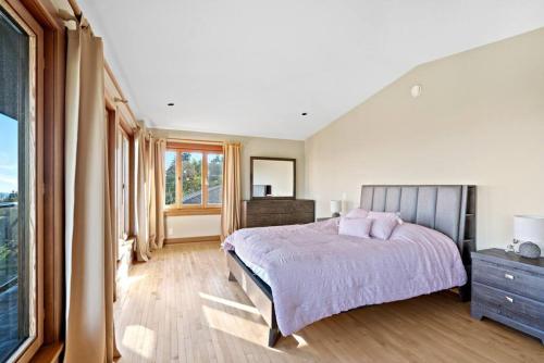 The Mountainside Retreat Home in West Vancouver, Canada