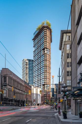 The W, Modernized 2 bedroom Downtown Highrise