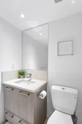 Spacious 2 BR Downtown Condo with Mountain Views in Vancouver, Canada