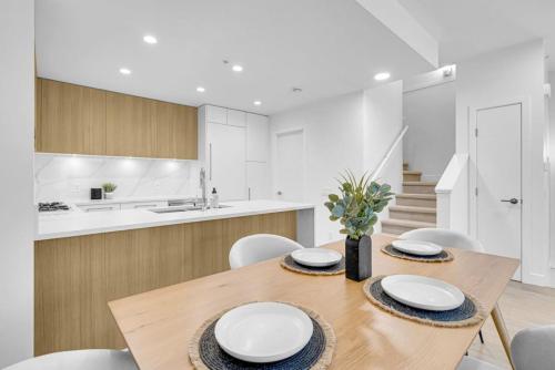 Brand-New North Vancouver Townhome in North Vancouver, Canada