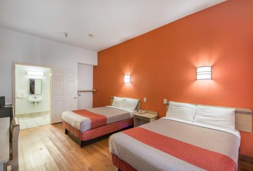 OYO Hotel Houston Humble IAH Airport HWY 59 - image 12