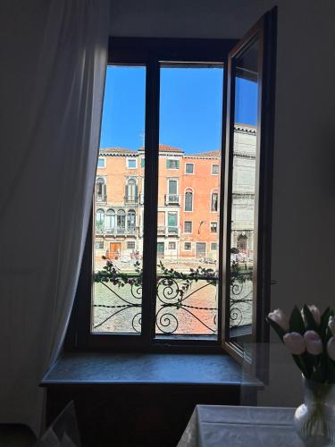 Venice Canal Stay, Venice (photo 9)