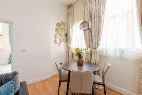 Stylish flat in central location with free parking, Swindon (zdjęcie 8)