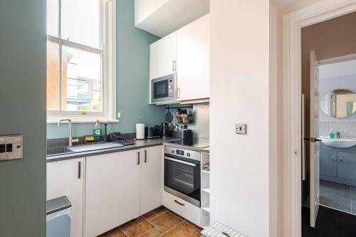 Stylish flat in central location with free parking, Swindon (zdjęcie 11)