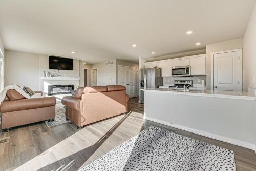 15 Mi to Dtwn Des Moines Pet-Friendly Waukee Home in Waukee, USA