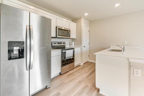 15 Mi to Dtwn Des Moines Pet-Friendly Waukee Home in Waukee, USA