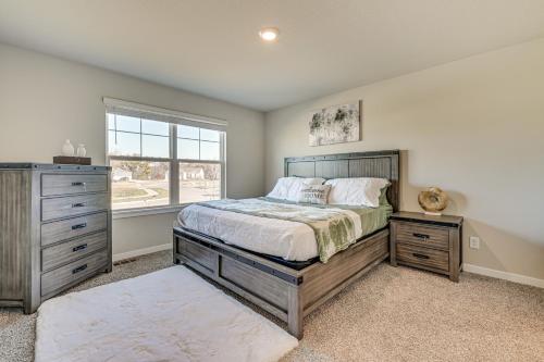 15 Mi to Dtwn Des Moines Pet-Friendly Waukee Home in Waukee, USA