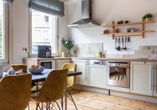 Cozy 3BR Home near Meir in Antwerp City Centre, Antwerpen