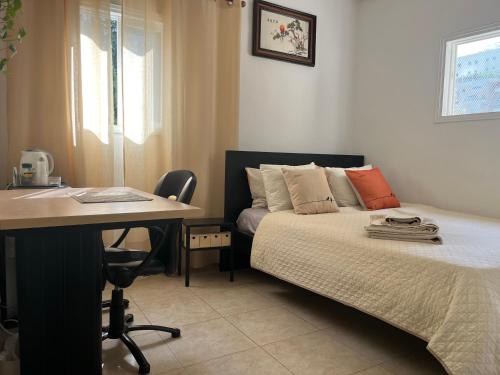 A cozy room in apartment the central thriving area next to Shiba & Bar Ilan in Ramat Gan