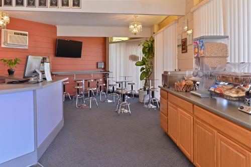 酒吧/高級酒吧, The Maverick Motel, Main Street USA Collection by PNW Hospitality in 克拉馬斯福爾斯市中心