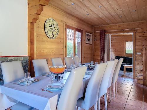 Facilities, Manupa Clevie near Restaurant Le Petit Coq