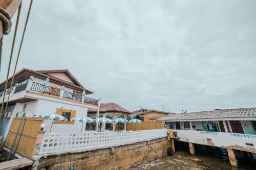 คิริน พูล วิลล์ เกาะล้าน, Ko Larn