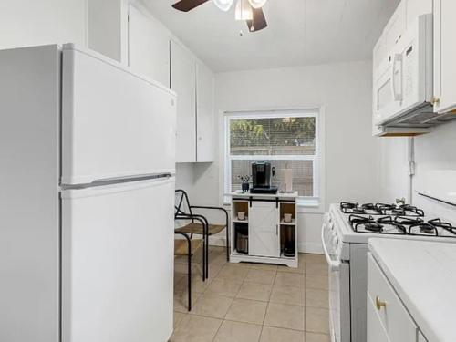 Stylish 3BR Villa Near Beaches & Downtown Entertainment in West Palm Beach, USA