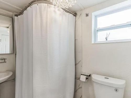 Stylish 3BR Villa Near Beaches & Downtown Entertainment in West Palm Beach, USA