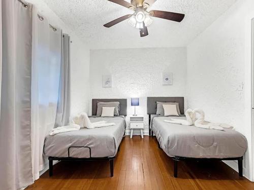 Stylish 3BR Villa Near Beaches & Downtown Entertainment in West Palm Beach, USA